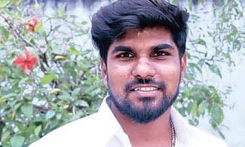 முதலமைச்சர் குறித்து அவதூறு பரப்பியதாக கைது: பொள்ளாச்சி அ.தி.மு.க பிரமுகர் ஜெயிலில் அடைப்பு