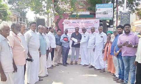 கையெழுத்து இயக்கம் நடைபெற்றது.