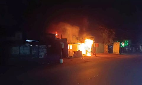 புழல் பகுதியில் ஏ.டி.எம். மையம், ஓட்டலில் தீ விபத்து- லட்சக்கணக்கில் பணம் எரிந்து சாம்பலானது