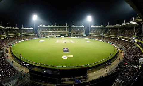 சேப்பாக்கம் மைதானத்தை சுற்றி புதிய மின்விளக்குகள்: பெண் ரசிகைகள் பாதுகாப்புக்கு சிறப்பு ஏற்பாடுகள்