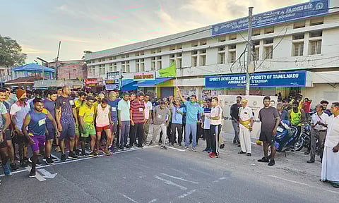 நாகர்கோவிலில் இன்று உடற்பயிற்சியின் அவசியத்தை வலியுறுத்தி மாரத்தான் போட்டிகலெக்டர் ஸ்ரீதர் தொடங்கி வைத்தார்