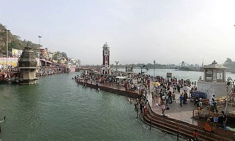 நதிகளில் தோன்றி குருவுக்கு காட்சி தரும் புஷ்கர கங்கை