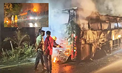 ஊட்டி மலைப்பாதையில் நடுரோட்டில் தீப்பிடித்து எரிந்த சுற்றுலா பஸ்- 52 கல்லூரி மாணவர்கள் அதிர்ஷ்டவசமாக உயிர் தப்பினர்