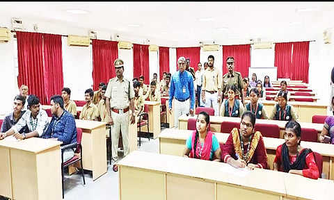 மாணவர்களுக்கு ஓவியப்போட்டி