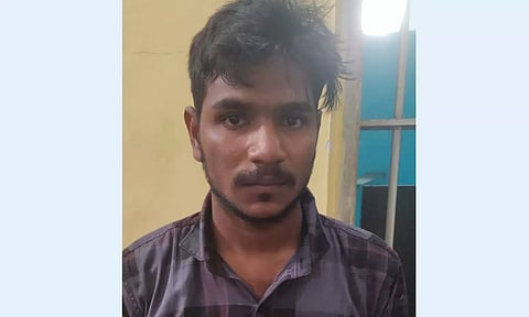 ஏ.டி.எம். எந்திரத்தை உடைத்து கொள்ளை முயற்சியில் ஈடுபட்ட வாலிபர் கைது