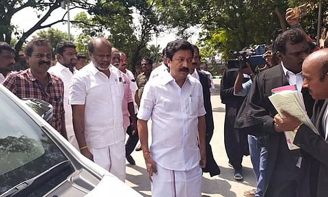 முதலமைச்சர் குறித்து அவதூறு பேச்சு: விழுப்புரம் கோர்ட்டில் முன்னாள் அமைச்சர் சி.வி.சண்முகம் நேரில் ஆஜர்