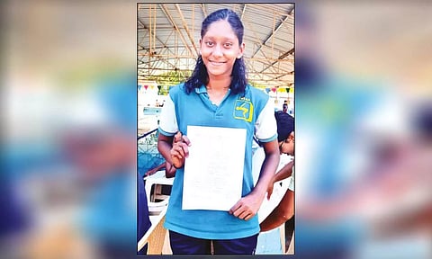 மாணவி அர்ச்சனா. 