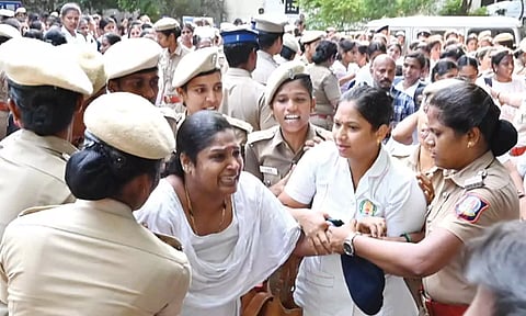 டி.எம்.எஸ். அலுவலகத்தை முற்றுகையிட்டு நர்சுகள் இன்று திடீர் போராட்டம்- 1000 பேர் கைது