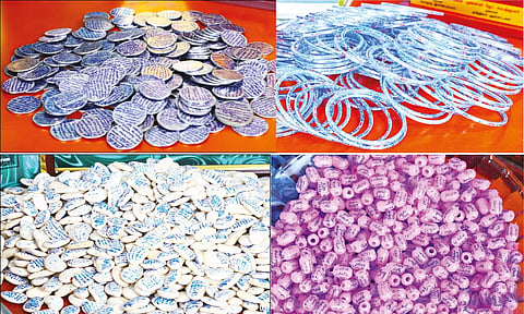 நாணயங்கள், வளையல்களில் 1330 திருக்குறள்களை எழுதி விருதுகள் பெற்ற தமிழ் ஆசிரியர்