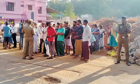 மேல்புறத்தில் செல்போன் டவர் அமைக்க எதிர்ப்பு