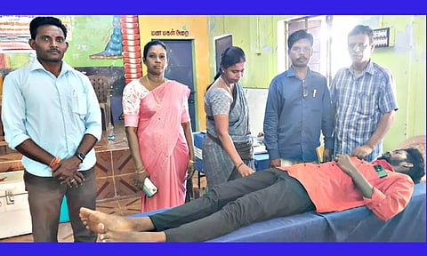 இளைஞர் குருதிக்கொடை வழங்கிய காட்சி.