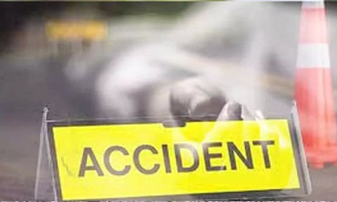 ரெயில்வே மேம்பால பணி: பொக்லைன் எந்திரம் ஏறியதில் மேற்பார்வையாளர் பலி