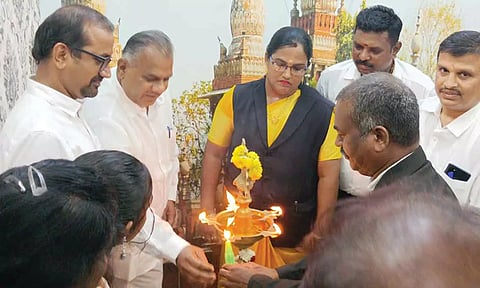 விஜய் இலவச சட்ட மையம் தொடக்கம்: கந்து வட்டி கொடுமையை முற்றிலும் ஒழிக்க வேண்டும்- புஸ்சி ஆனந்த் பேச்சு