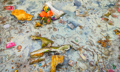 தூர்வாரப்படாமல் உள்ள கோட்டைக்குளம்.