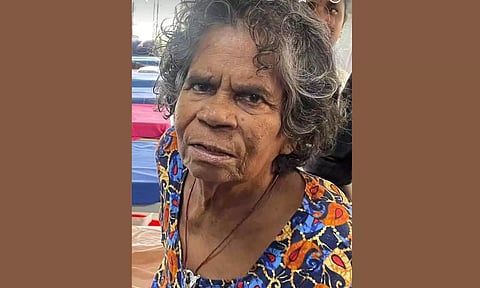 அரசு மருத்துவர்களின் ஆதரவுக்கரம்: முகவரி மறந்த பாட்டி பேத்தியிடம் ஒப்படைப்பு