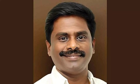 பா. ஜனதா இருளை விரட்டும் உதயசூரியன்: சட்டசபையில் முதலமைச்சருக்கு பரந்தாமன் எம்.எல்.ஏ. பாராட்டு