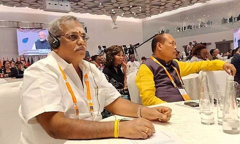 டெல்லியில் நடைபெற்ற ஜி.20 உறுப்பு நாடுகளின் பாராளுமன்ற சபாநாயகர்கள் மாநாட்டில் புதுவை சபாநாயகர் ஏம்பலம் செல்வம் கலந்து கொண்ட காட்சி.