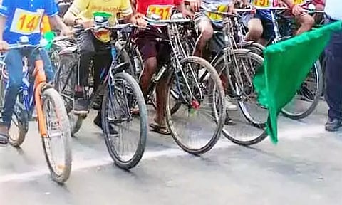 பள்ளி மாணவர்களுக்கு சைக்கிள் போட்டிகள்