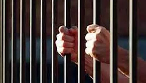 ரூ.25 ஆயிரம் லஞ்சம் வாங்கி கைதான பெண் துணை தாசில்தார் ஜெயிலில் அடைப்பு