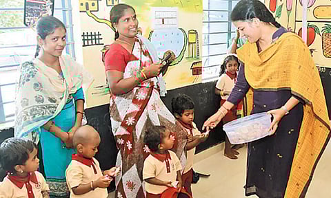 திம்மசமுத்திரம் கிராமத்தில் 218 பேருக்கு நலத்திட்ட உதவிகள்: கலெக்டர் வழங்கினார்