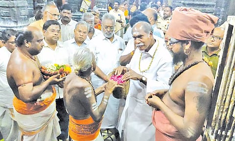 புதுச்சேரி முதல்- மந்திரி ரங்கசாமி அர்ச்சனை செய்து வழிபட்டார்.