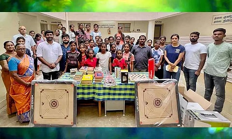 விழாவில் கலந்து கொண்டவர்களின் காட்சி.