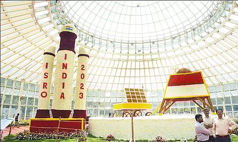 மைசூரு குப்பண்ணா பூங்காவில் தசரா மலர் கண்காட்சி