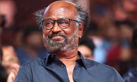 சென்னை புறப்பட்ட ரஜினி.. செல்பி எடுத்து மகிழ்ந்த ரசிகர்கள்