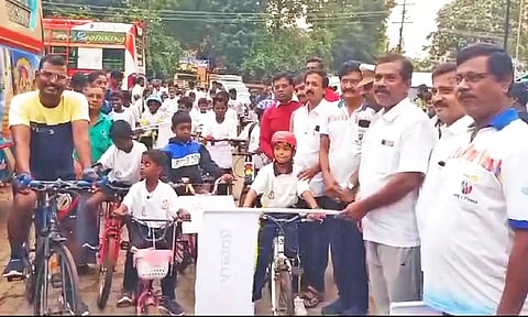 பேரணியை பேரூராட்சி தலைவர் சிதம்பரம் கொடியசைத்து தொடங்கி வைத்தார்.