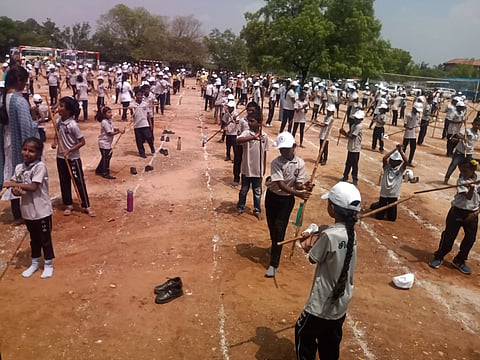 உலக சாதனை படைத்த மாணவ, மாணவிகள்