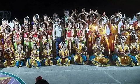 கன்னியாகுமரி திருப்பதி வெங்கடாஜலபதி கோவிலில் ஒரே நேரத்தில் 100 பெண் கலைஞர்கள் பரத நாட்டியம்