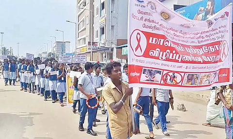 விழிப்புணர்வு பேரணி நடந்தது.