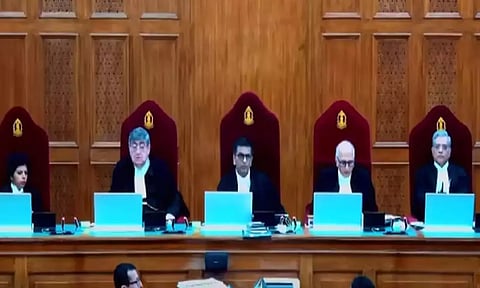 ஒரே பாலின திருமணத்துக்கு சட்ட அங்கீகாரம் இல்லை: சுப்ரீம் கோர்ட் தீர்ப்பு