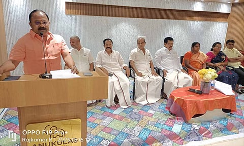 வேலூர் மாவட்ட தி.மு.க. அவசர செயற்குழு கூட்டம்