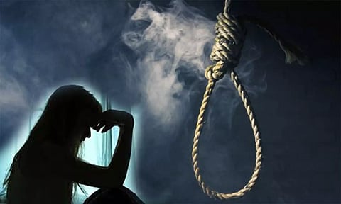 2 குழந்தைகளின் தாய் தற்கொலை