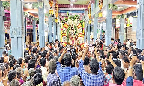 நேற்று இரவு முத்தாரம்மன் விசுவகர்மேசுவரர் கோலத்தில் பவனி வந்த காட்சி.