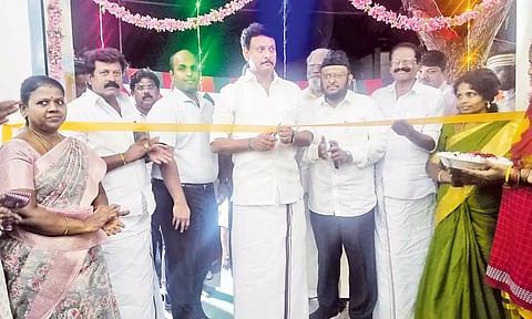 புதிய கட்டிடத்தை அமைச்சர் அன்பில்மகேஷ் பொய்யாமொழி திறந்து வைத்தார்.