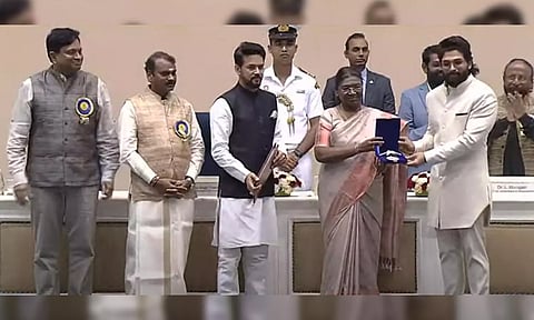சிறந்த நடிகருக்கான தேசிய விருது- அல்லு அர்ஜூனுக்கு வழங்கி கவுரவம்