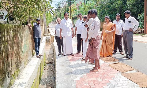 பாலூர்-மூசாரி இணைப்பு சாலை சீரமைப்பு பணி - ராஜேஷ்குமார் எம்.எல்.ஏ. ஆய்வு