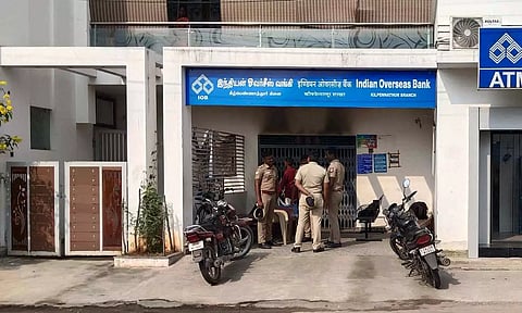 கீழ்பென்னாத்தூர் வங்கியில் தீ விபத்து- கம்ப்யூட்டர் பொருட்கள் கருகி நாசம்