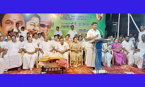 செந்தில்நாதன் எம்.எல்.ஏ. பேசியபோது எடுத்த படம்