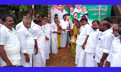 குன்றக்குடியில் அ.தி.மு.க. 52-ம் ஆண்டு தொடக்க விழாவில் பி.ஆர்.செந்தில்நாதன் எம்.எல்.ஏ. கலந்துகொண்டு இனிப்பு வழங்கிய காட்சி.