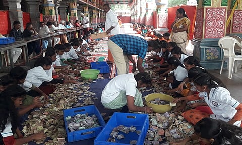 பண்ணாரி மாரியம்மன் கோவிலில் 103 கிராம் தங்கம் உண்டியல் காணிக்கை