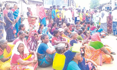 அன்னவாசல் அருகே மகளிர் உரிமைத்தொகை கேட்டு பெண்கள் திடீர் மறியல்