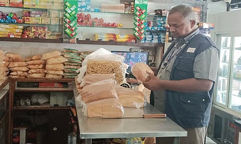 ஓட்டல், பேக்கரி கடைகளில் உணவு பாதுகாப்பு அலுவலர்கள் திடீர் ஆய்வு