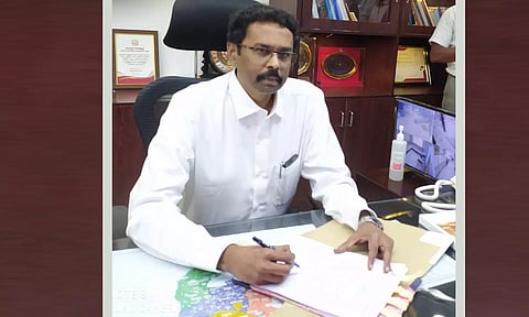 புதிய கலெக்டர் லட்சுமிபதி இன்று காலை பொறுப்பேற்றபோது எடுத்த படம்.