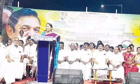 அம்பத்தூரில் அ.தி.மு.க. 52-ம் ஆண்டு விழா பொதுக்கூட்டம்