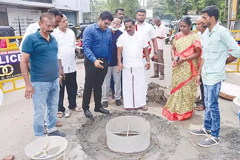 நாகர்கோவில் மாநகர பகுதியில் பாதாள சாக்கடை மூடிகள் ரூ.38 லட்சத்தில் சீரமைப்பு மேயர் மகேஷ் நேரில் ஆய்வு