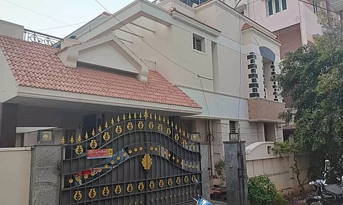 2 குழந்தைகளுடன் ரியல் எஸ்டேட் அதிபரை 3 நாட்கள் சிறை வைத்த கந்துவட்டி கும்பல்