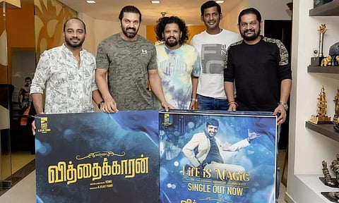 திரைப்பிரபலங்கள் வெளியிட்ட சதீஷ் படத்தின் முதல் பாடல்